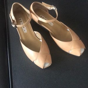 Moda Spana: leather wedge peep toe sandal